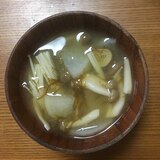 きのこと大根、もずくの味噌汁